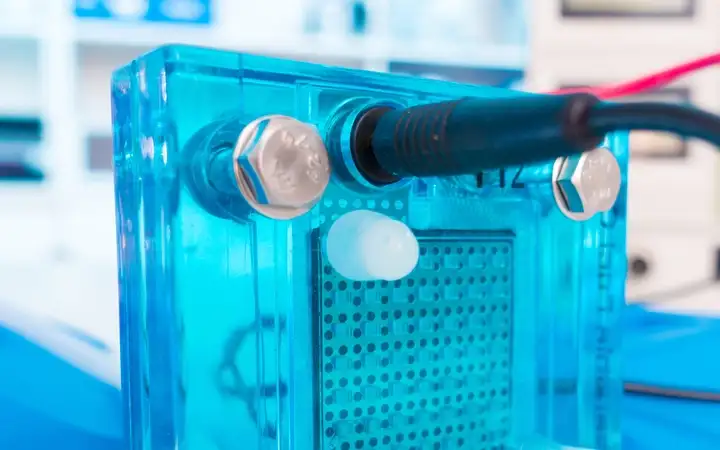 Blue solid oxide fuel cell in a laboratory connected to two wires