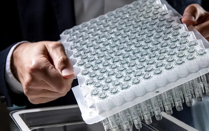 A man carefully holds a nest containing SCHOTT TOPPAC® syringes, representing innovation and care in pharmaceutical solutions.