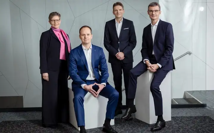 Group Picture SCHOTT Management Board. From left to right: Dr. Andrea Frenzel, CFO Marcus Knöbel, CEO Dr. Torsten Derr and Dr. Heinz Kaiser