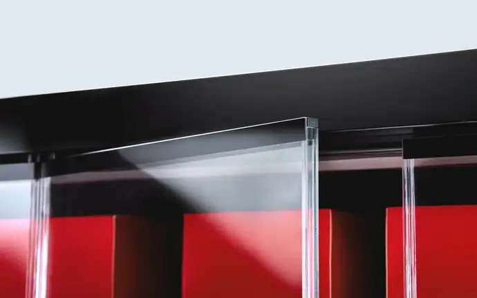 Close-up of the corner of a SCHOTT Termofrost® Inmotion chiller glass door