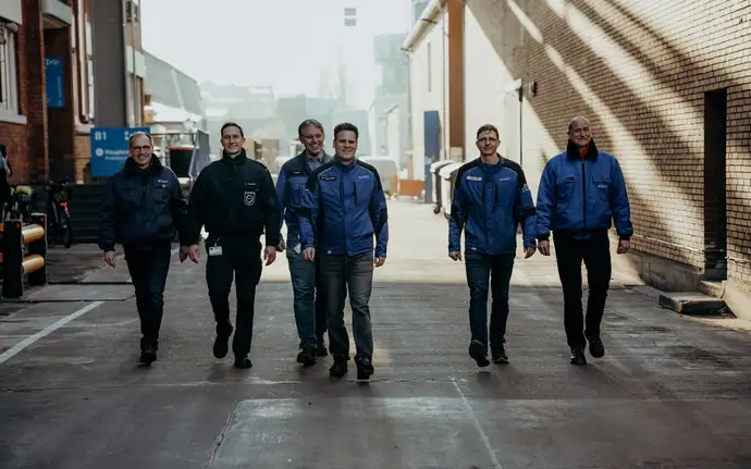 The protagonists of the H2 project standing next to each other outdoors at the SCHOTT site in Mainz