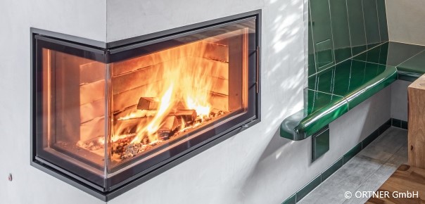 Traditional kitchen with indoor fireplace with SCHOTT ROBAX® angular bent fire-viewing panel