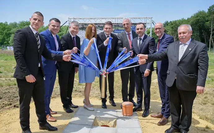 SCHOTT Pharma Management burries time capsule at the groundbreaking event for a new cartridge facility in Hungary.