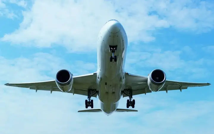 Front view of a Landing airplane