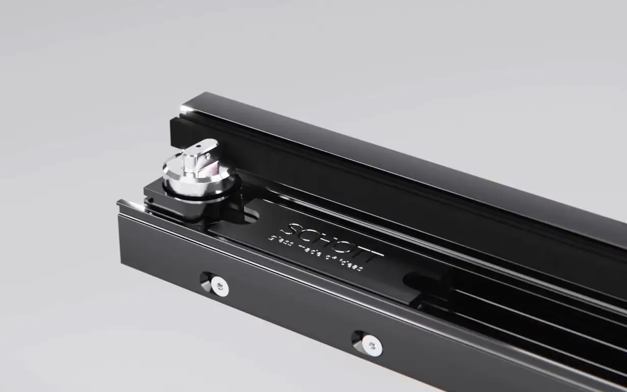 SCHOTT Termofrost®Inmotion_Thumbnail_Hinge