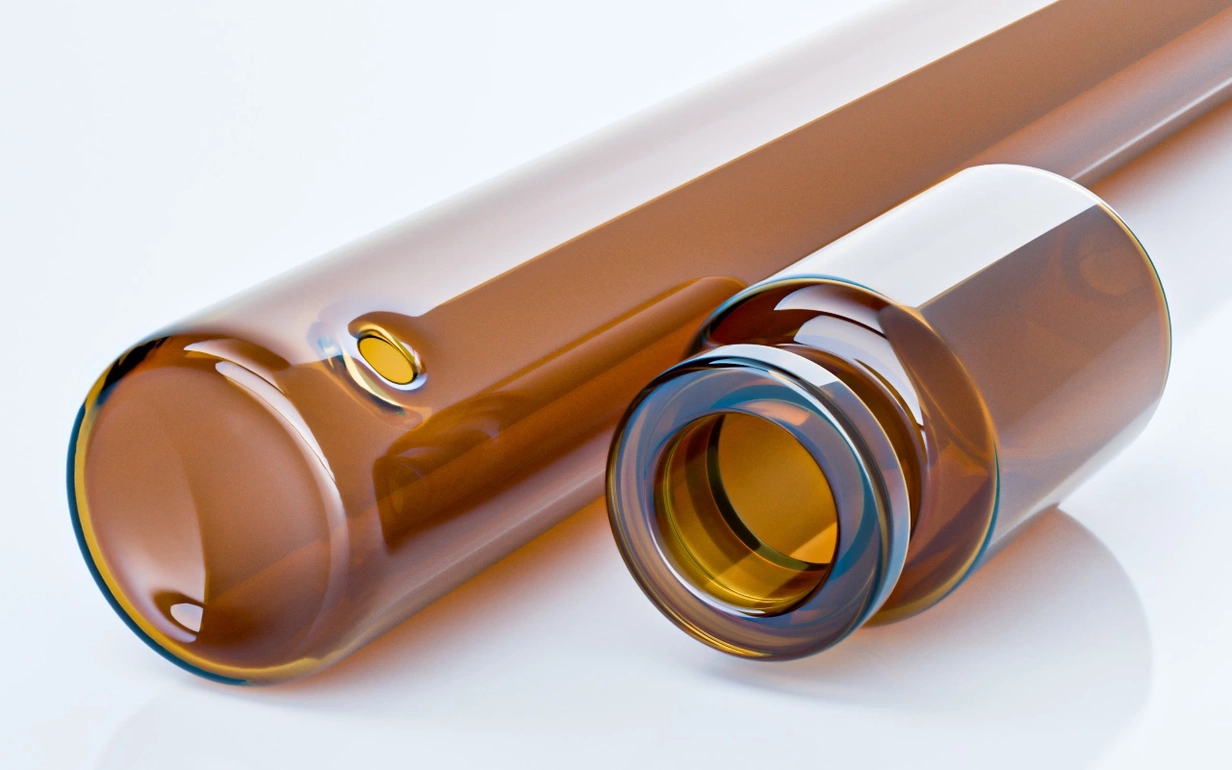A brown EVERIC® lyo & amber vial and a brown pharmaceutical glass tube.