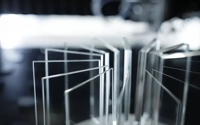 Borosilicate glass for pressure sensing in aggressive media and high-temperature environments