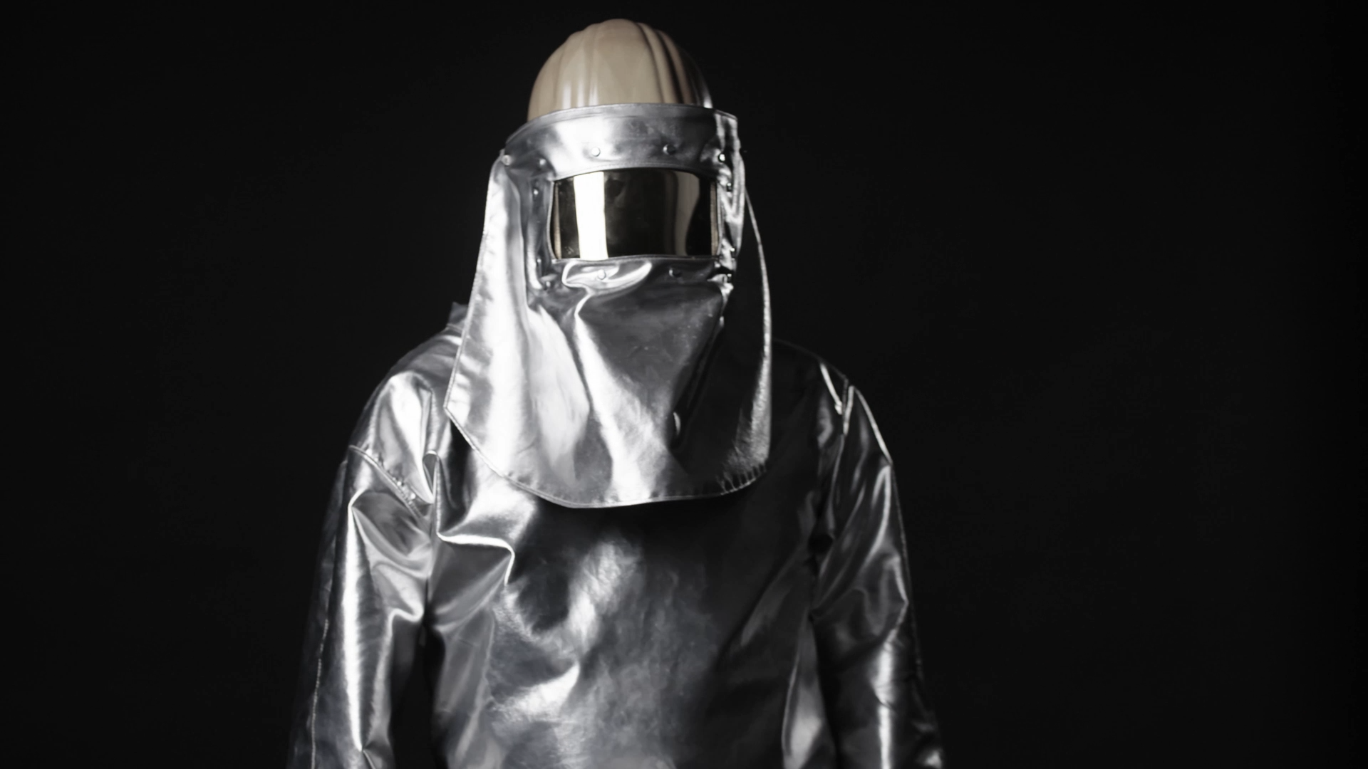 SCHOTT empoyee in a silver fire-resistant protective suit