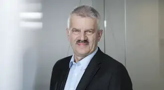 Dr. Axel Engel