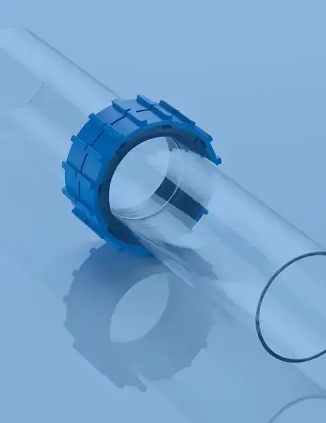 Sección de tubo de vidrio transparente con acoplamiento azul