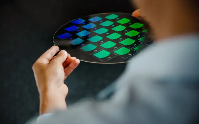 Diffractive waveguide wafer from SCHOTT
