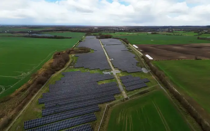Solarpark von oben.