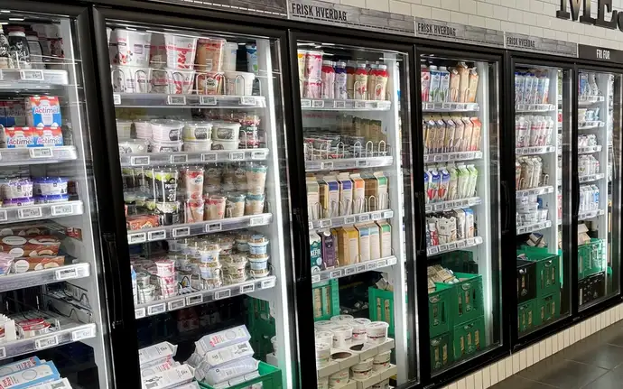 Row of chiller cabinets in a Cold Room fitted with SCHOTT Termofrost® glass door systems