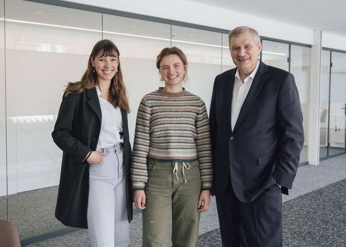 Emma Derix, Romy Hahn and SCHOTT CEO Dr. Frank Heinricht