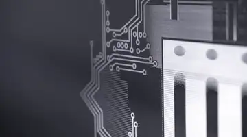 Glass panels that enable high-density interconnectors for advanced semiconductor packaging