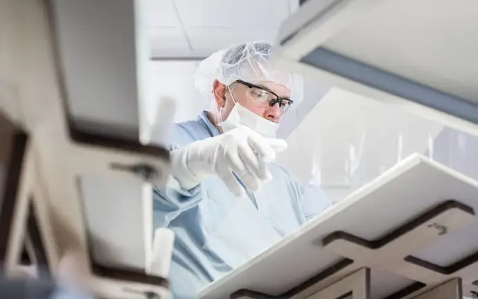 SCHOTT engineer inspecting a sheet of D 263® glass