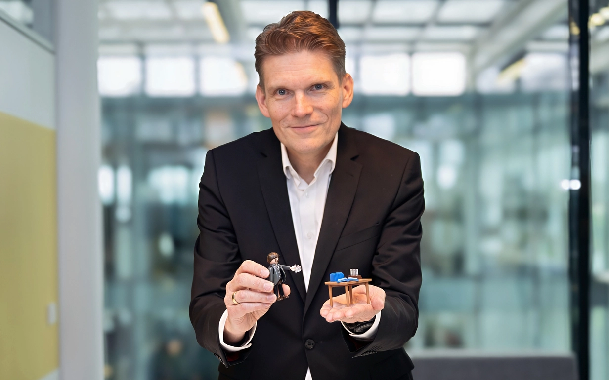Dr. Torsten Derr with Otto Schott Playmobile Figure