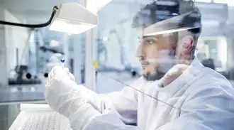 SCHOTT employee inspects a pharmaceutical vial in the lab