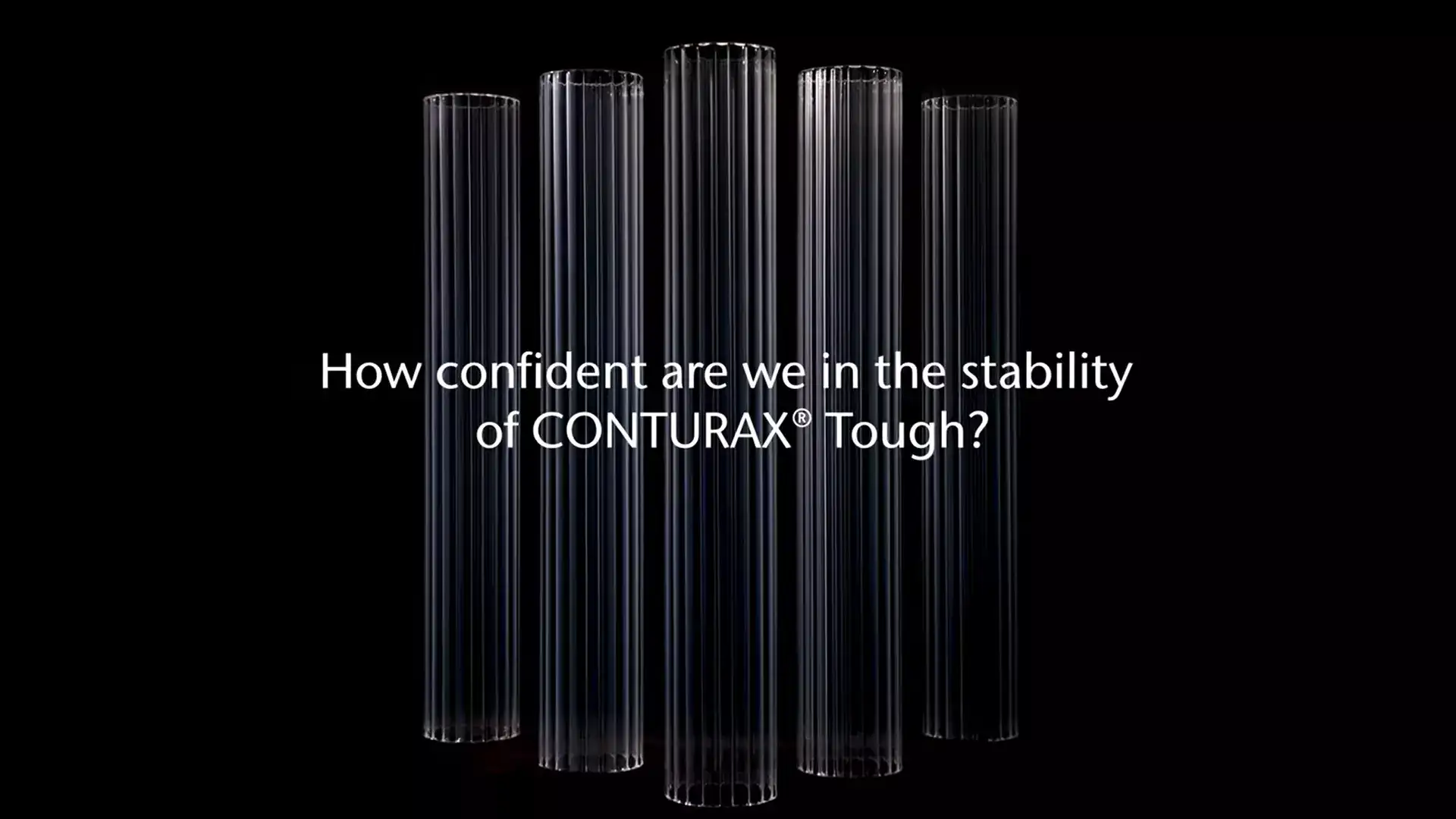 Fileira de tubos de vidro CONTURAX® Tough da SCHOTT em um fundo preto	