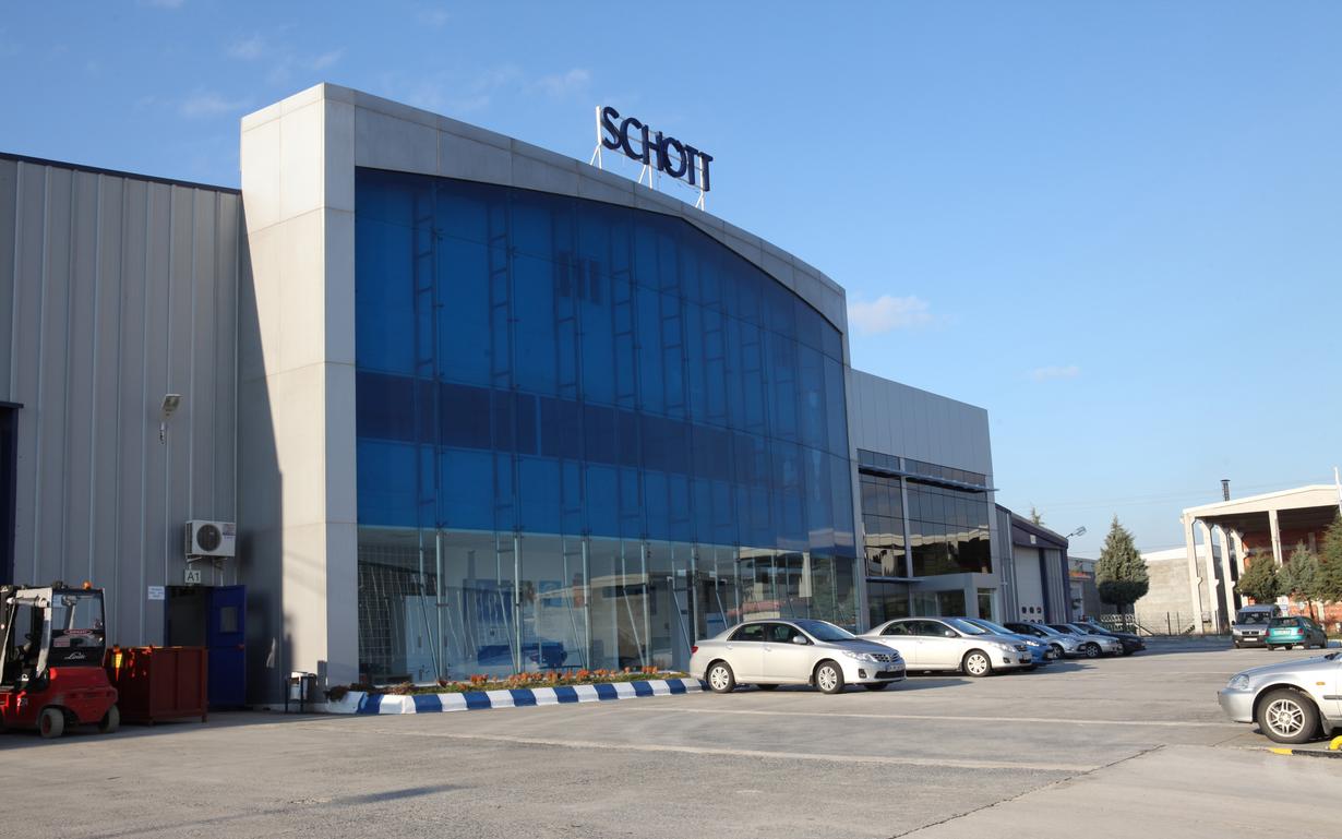 Frontansicht der SCHOTT Produktionsstätte in Çerkezköy, Türkei 
