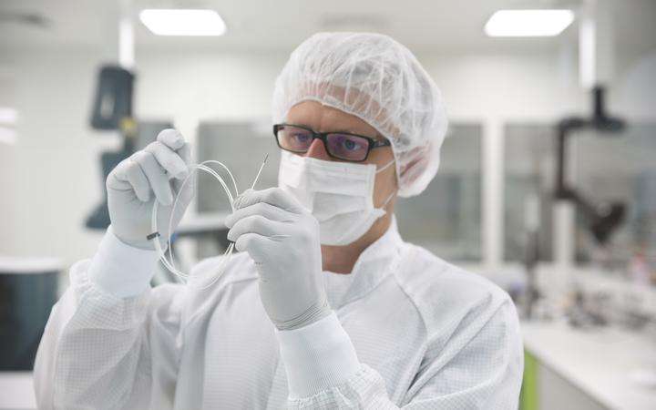 SCHOTT employee in a cleanroom looking at a laser diffuser