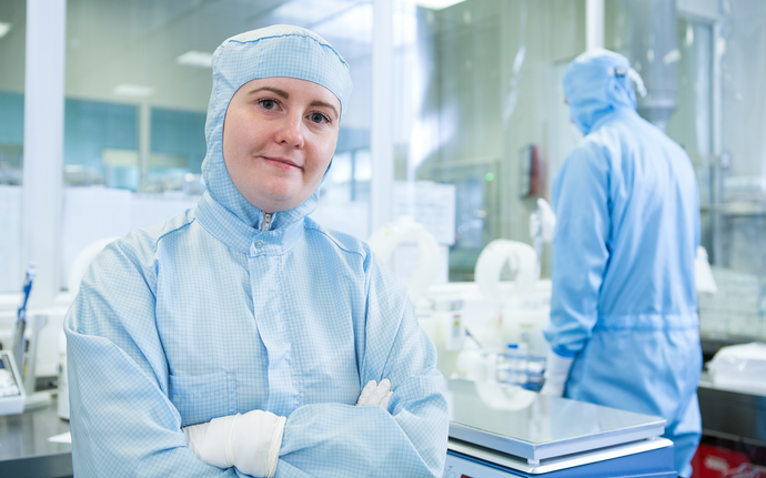 Women in cleanroom production