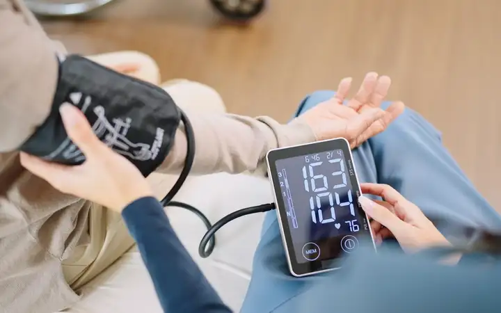 Medical monitoring using digital devices to measure vital signs