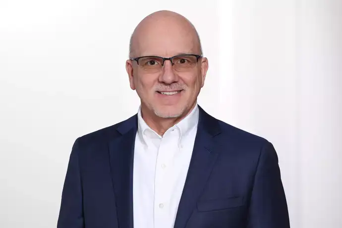 Headshot of John Roth, Head of Sales North America Medical and Industrial at SCHOTT Lighting and Imaging