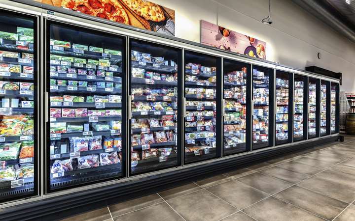 Series of freezer cabinets fitted with SCHOTT Termofrost® glass door systems in a retail store