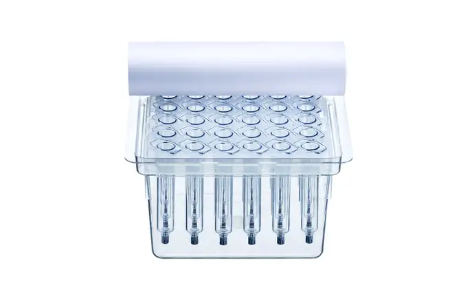 Pre-sterilized SCHOTT TOPPAC® infuse syringes in nest and tub packaging