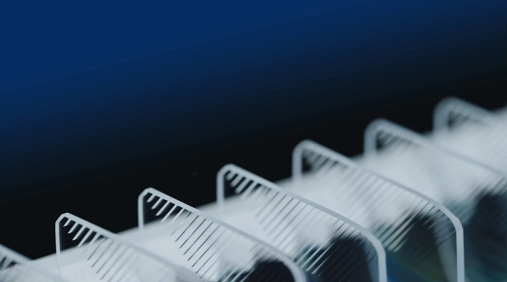 Geometric reflective waveguides for smart glasses, positioned in an array