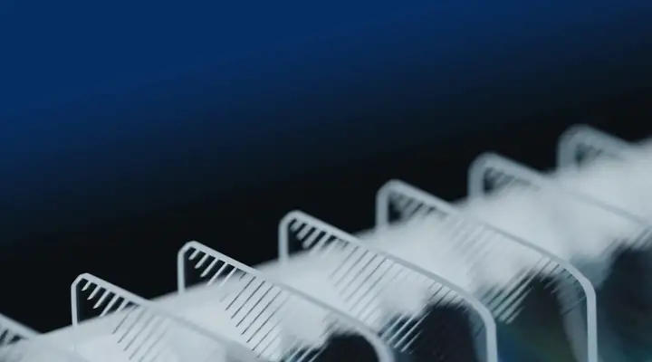 Geometric reflective waveguides for smart glasses, positioned in an array