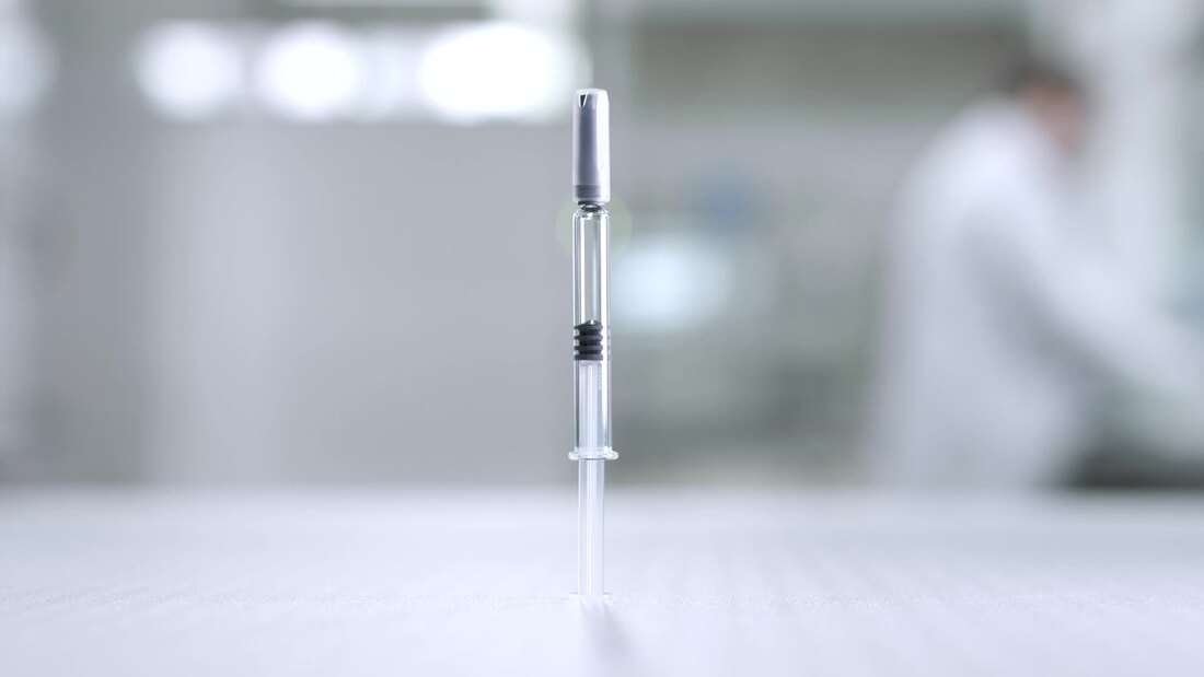 Video showing the advantages of syriQ BioPure® glass syringes by SCHOTT