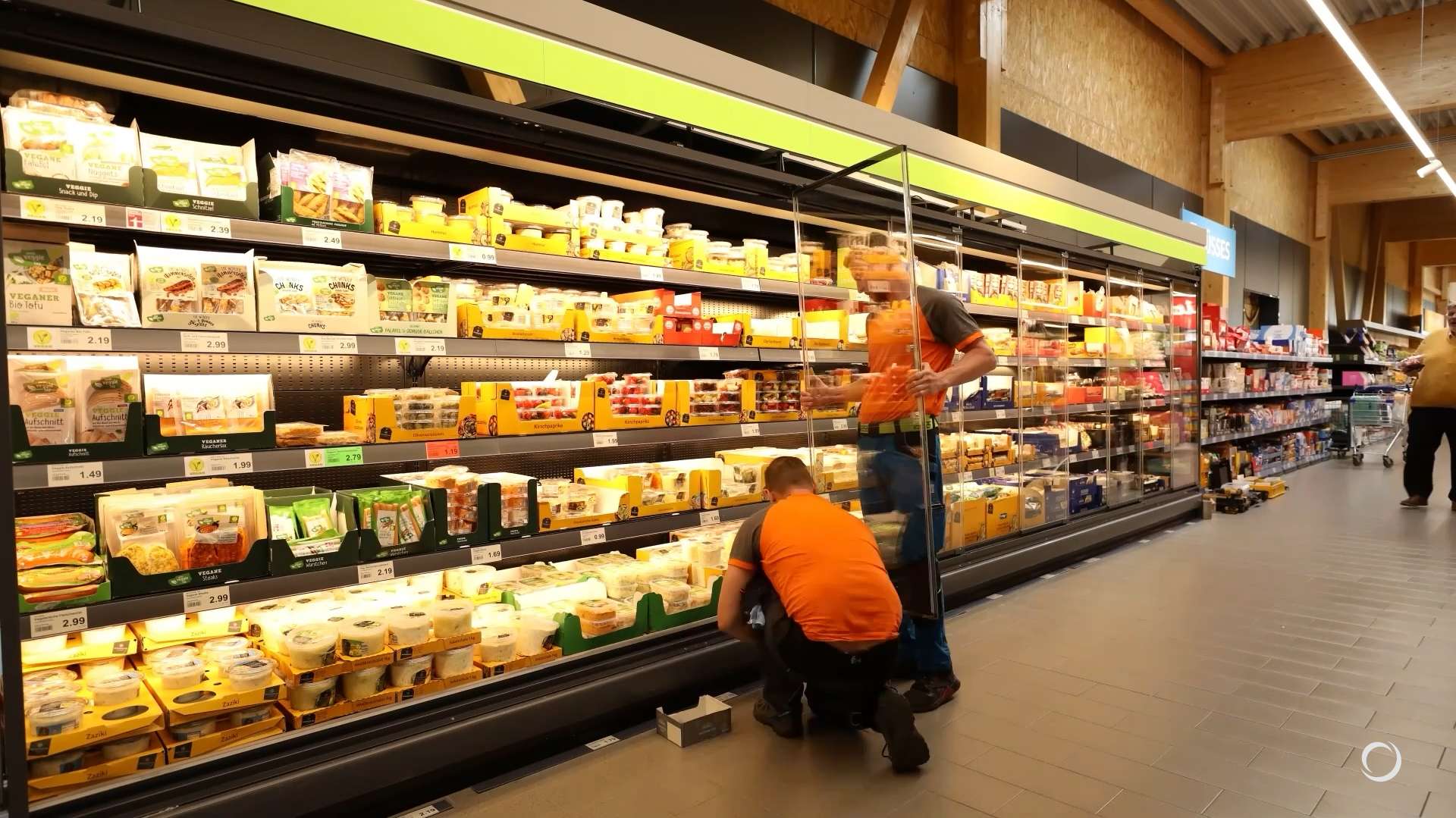 SCHOTT Termofrost® Retrofit Install chillers in supermarkets