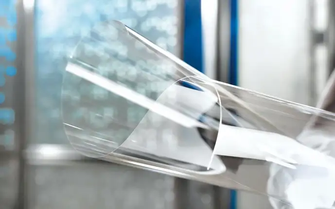 Sheet of SCHOTT AF 32® eco glass bent into an S-shape