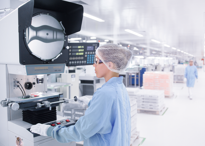 SCHOTT scientist inspects a pharmaceutical glass ampoule