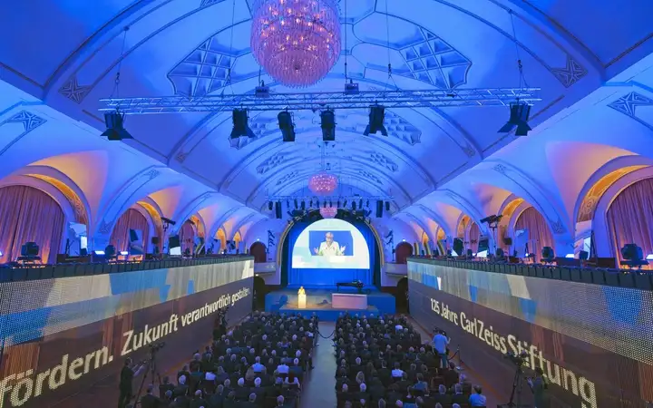 Ceremony for the 125th anniversary of the Carl Zeiss Foundation addressed by Chancellor Angela Merkel