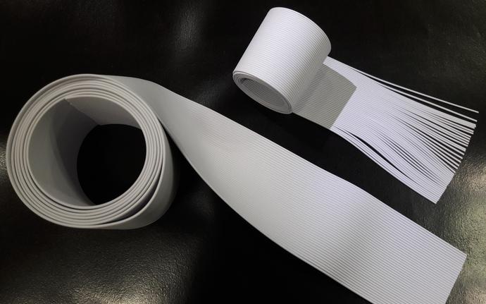 2巻の白いラテックス糸