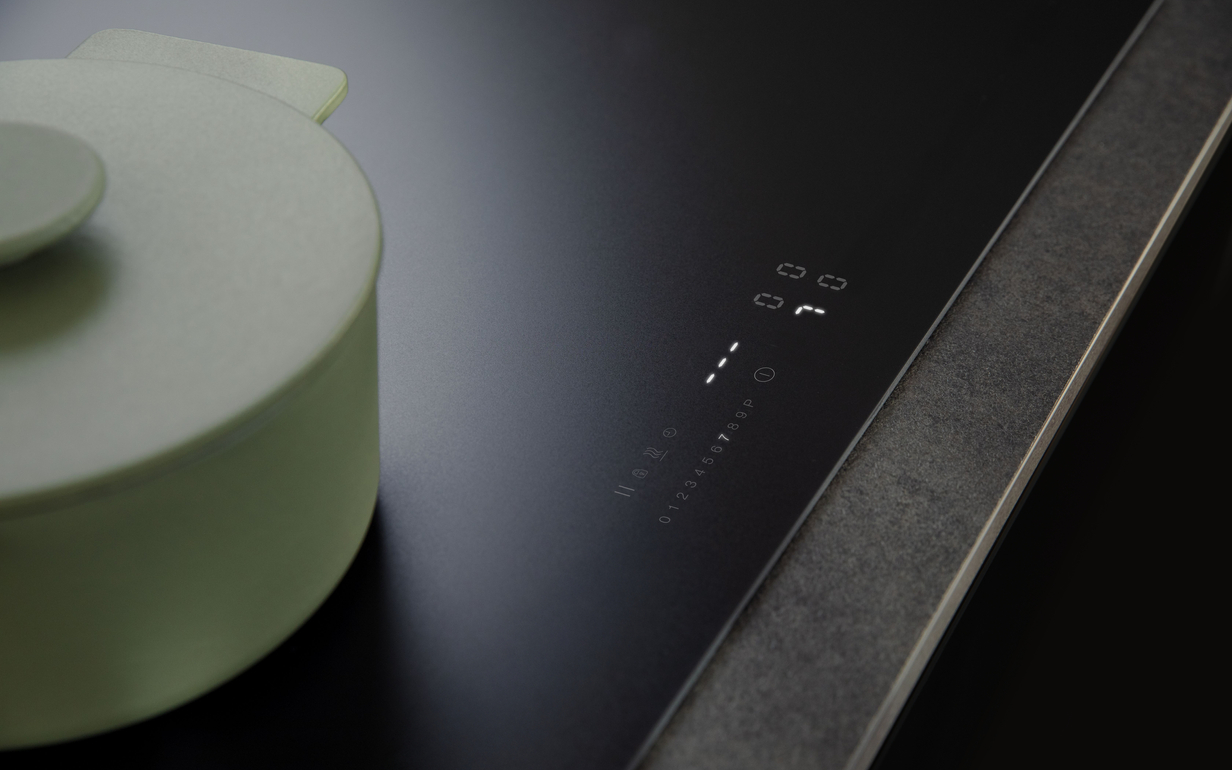 Control elements appear sharp and colorfast through the matte surface of CERAN® matte line.