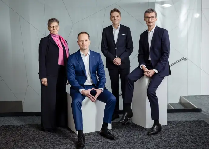 Group Picture SCHOTT Management Board. From left to right: Dr. Andrea Frenzel, CFO Marcus Knöbel, CEO Dr. Torsten Derr and Dr. Heinz Kaiser.