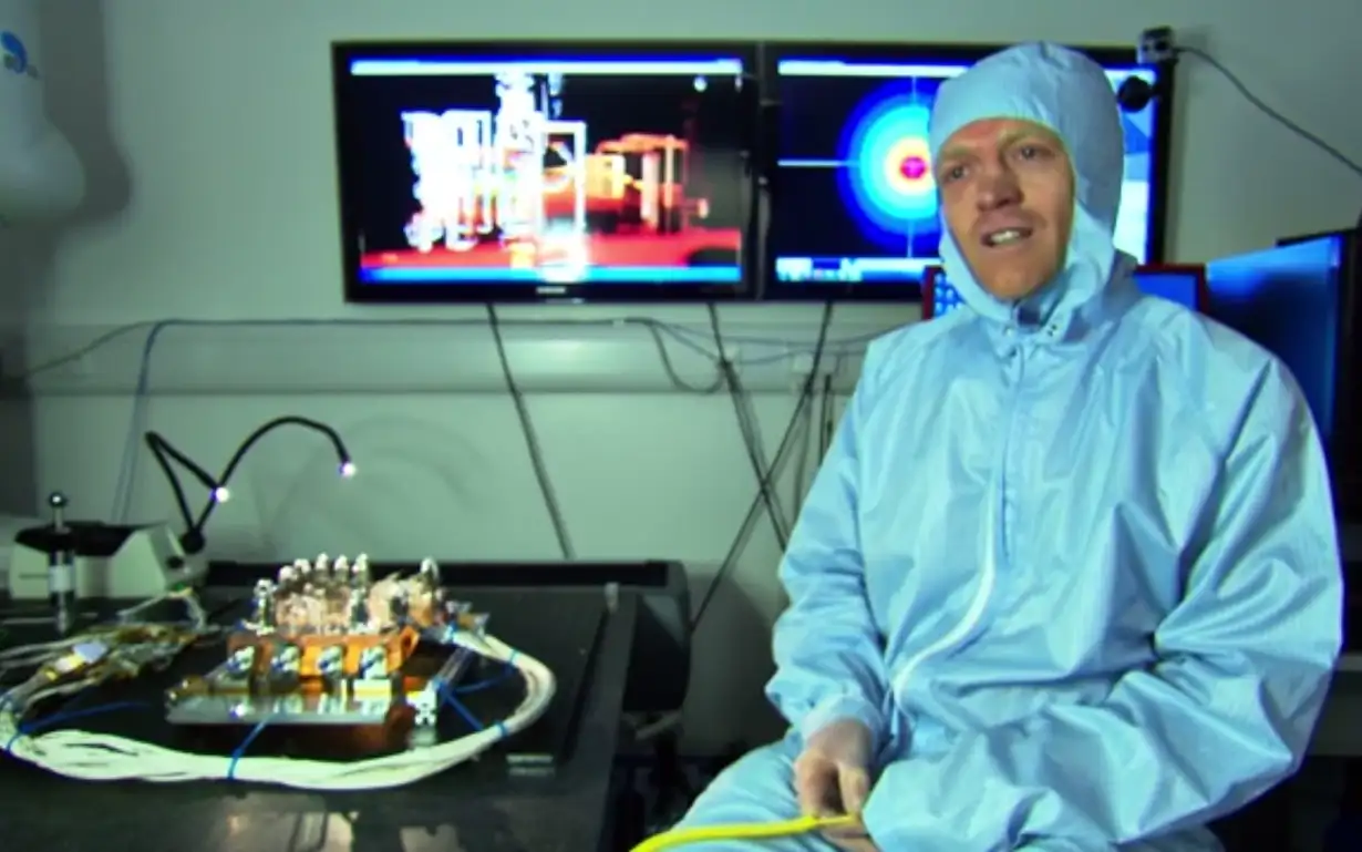 Thumbnail Light on the Optical Bench Video (Max Planck)