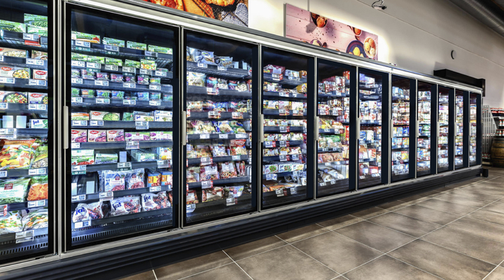 Line of freezer cabinets fitted with SCHOTT Termofrost® glass door systems in retail store