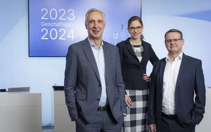 From left to right: Andreas Reisse, CEO, Dr. Almuth Steinkühler, CFO of SCHOTT Pharma, and Peter Goldschmidt, Chairman of the Supervisory Board. 