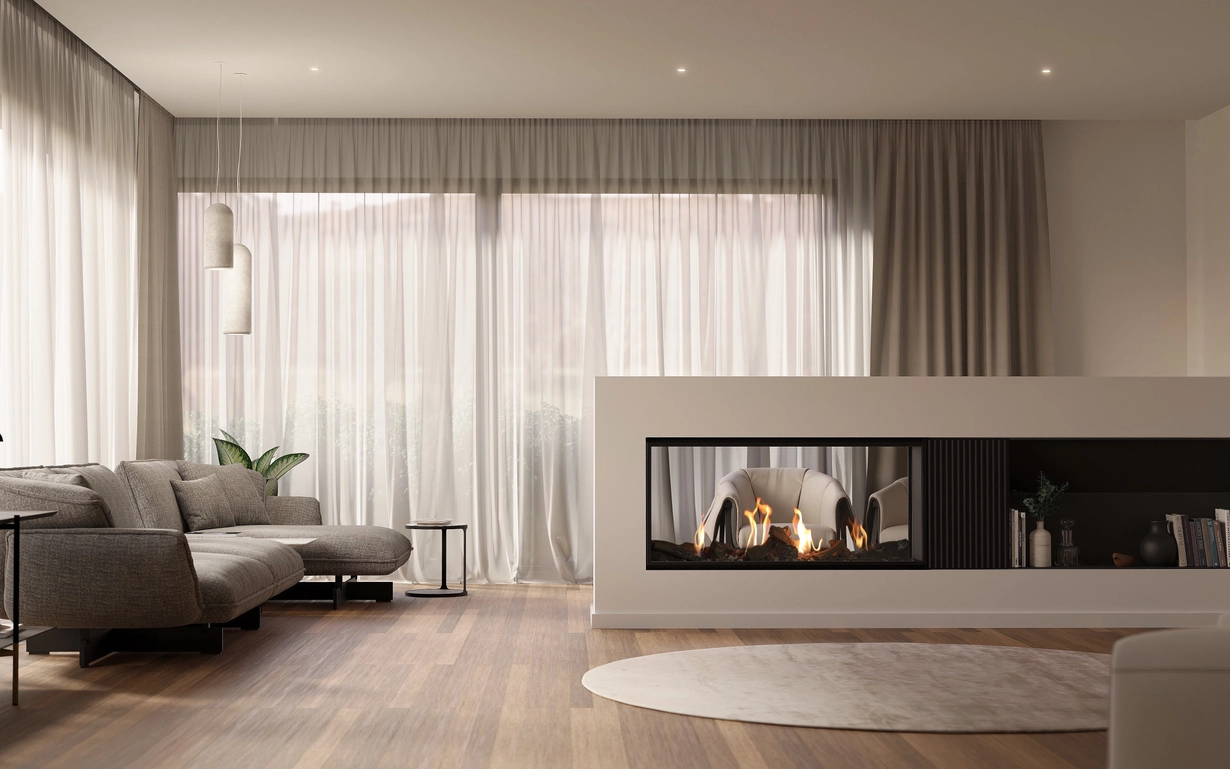 Ein Wohnzimmer mit einem Kamin und einer Couch