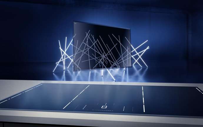 Zwei CERAN Luminoir™ Glaskeramik-Kochfelder, von denen eine von Lichtstäben umgeben ist