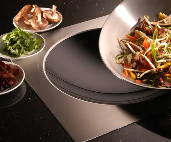 Wok aus SCHOTT CERAN® Glaskeramik