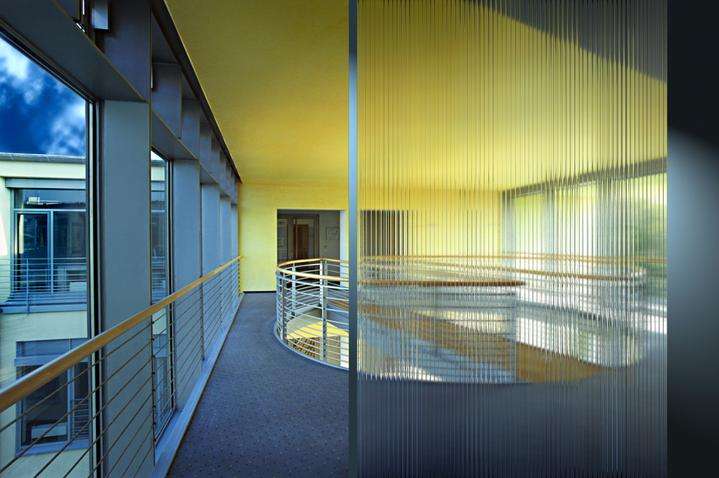 SCHOTT‘s fluted glass for separation walls to provide any space with a kind of privacy