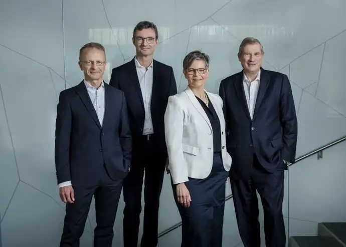 Group Picture SCHOTT Management Board. From left to right: CFO Dr. Jens Schulte, Dr. Heinz Kaiser, Dr. Andrea Frenzel and CEO Dr. Frank Heinricht.