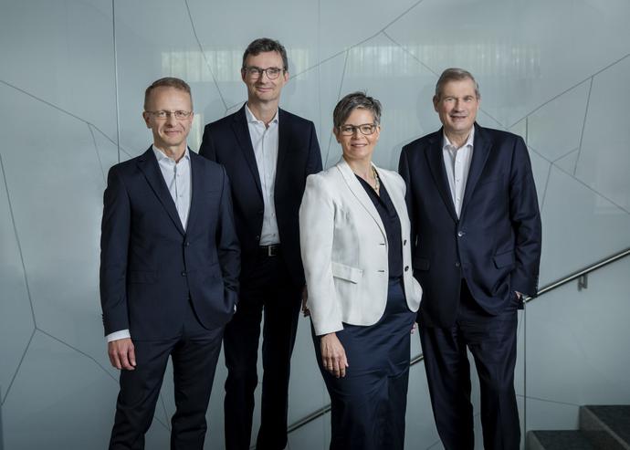 Group Picture SCHOTT Management Board. From left to right: CFO Dr. Jens Schulte, Dr. Heinz Kaiser, Dr. Andrea Frenzel and CEO Dr. Frank Heinricht.