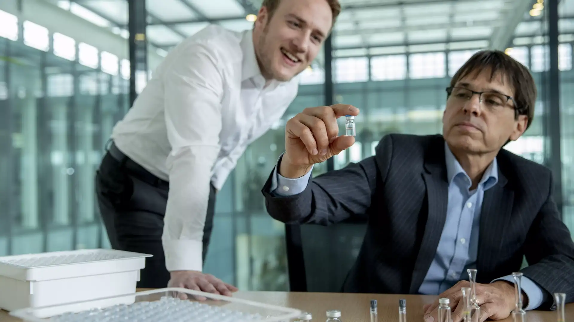 Confíe en envases farmacéuticos más seguros con la tecnología de laminación de vidrio de Schott Pharma